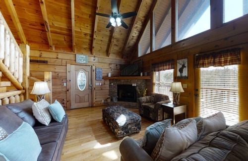 Pigeon Forge Cabin | 193 m² Cabin ∙ 3 bedrooms ∙ 10 guests
