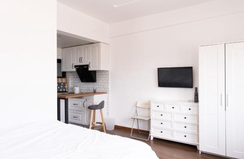 Huaihai Road Commercial Area Apartment | 1930 French Minimalist Apartment
