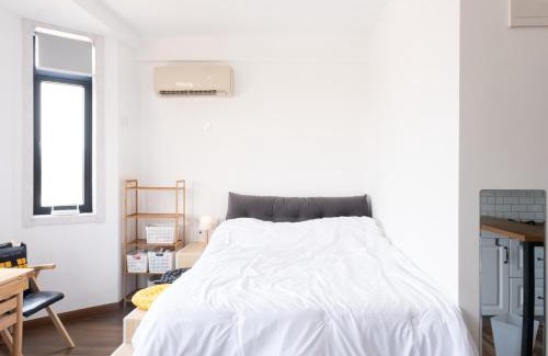 Huaihai Road Commercial Area Apartment | 1930 French Minimalist Apartment