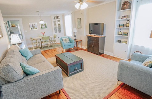 Fayetteville House | 1930's Charm in Historic Fayetteville