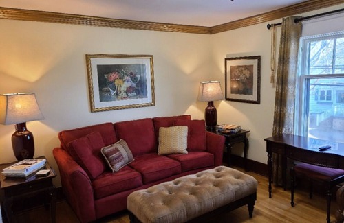 North End Apartment | 1930's Nostalgic Boutique Loft Canopy Beds