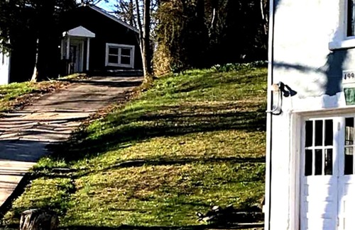 Cross Lanes House | 1930's OLD STONE CARRIAGE HOUSE