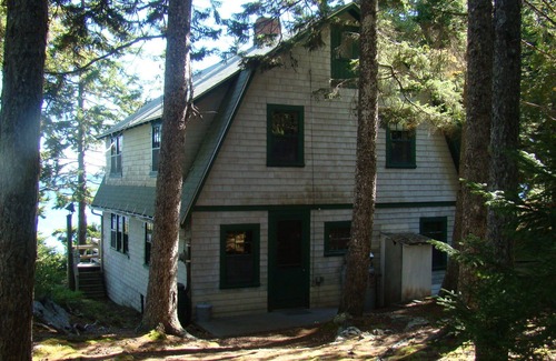 Brooksville Cottage | 1930's Private Oceanfront Cottage