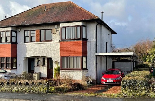 Bishopton House | 1930s 3Bed House in Quiet Village w/Mature Garden