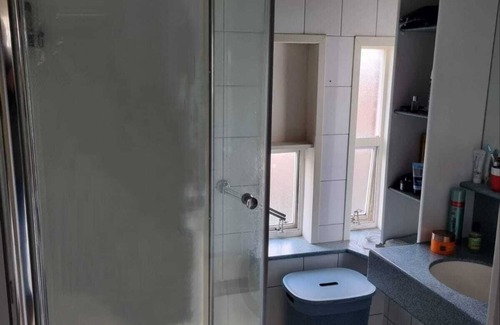 Korrewegbuurt Apartment | 1930s apartment a 20-minute walk from downtown