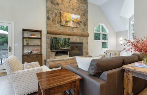 Highland Meadows House | 1935 Vermont Road A