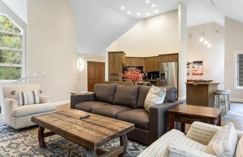 Highland Meadows House | 1935 Vermont Road A