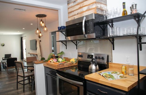 Townsite House | 1939 Redesigned California Beach Bungalow
