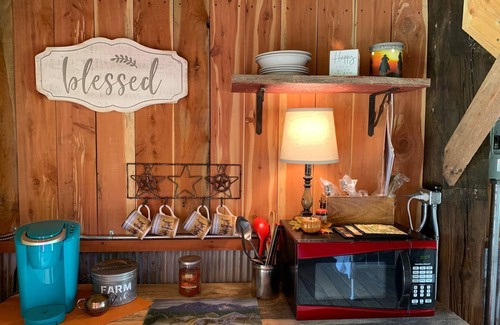 Calico Rock House | 1940's vintage barn restored, charming countryside