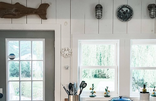 Water Mill Cottage | 1940s Fisherman’s Cottage close to beach. Right next to the Water Mill museum.