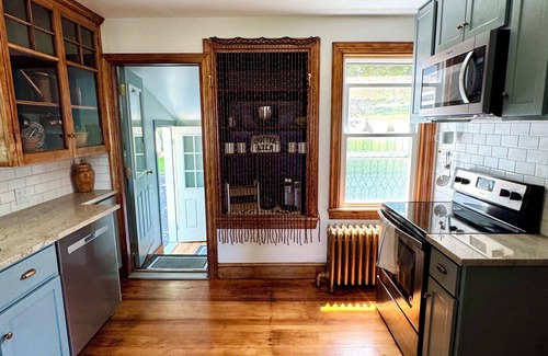 Melville House | 1942 Charmer in Portsmouth, RI