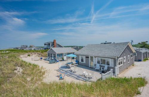 East Sandwich House | 195 M North Shore Boulevard East Sandwich Cape Cod - Beachland M