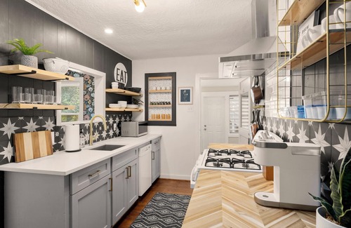 Tomball Cottage | 1950s Cottage-steps from Trendy Old Town Tomball dining, coffee, shops