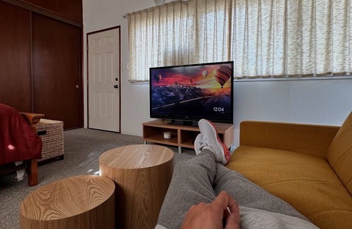 Merced Apartment | 1950’s Mid-Century-Modern studio with AC and WiFi in lovely Merced