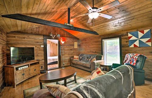 Talladega House | 1950s Serenity Pond Cabin with View Peace and Quiet!