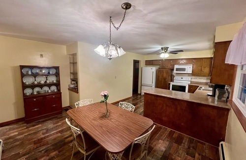 New Bedford House | 1959 Mid-Century Retro Home on 5 acres