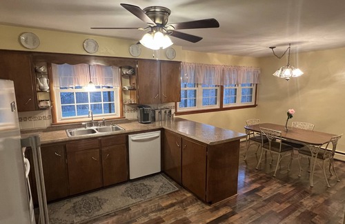 New Bedford House | 1959 Mid-Century Retro Home on 5 acres