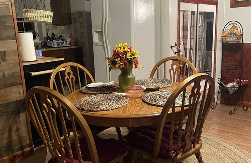 Luray Cabin | 1959 TOPLEY Retreat offers Serenity/Tranquility + Pets - Fenced Area/FREE WIFI