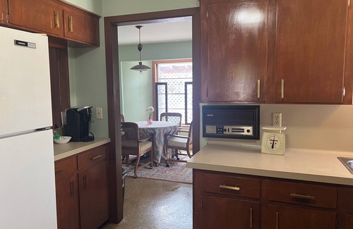 Alvin House | 1960's Time Capsule, 4 bedrooms, 6 beds
