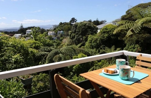 Wellington House | 1970's Inspired, Sunny, Modern Apartment
