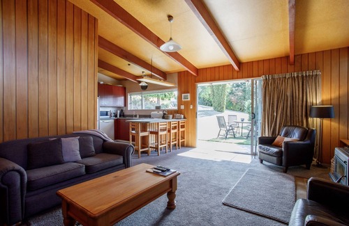 Wanaka Cottage | 1970's Renovated,self contained 2 bedroom bach