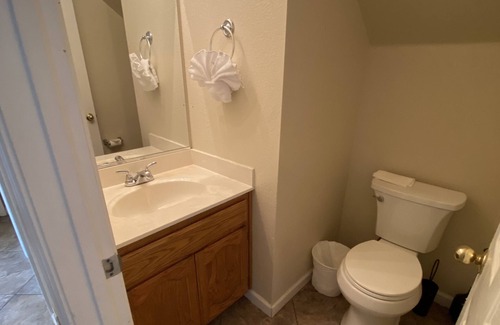 Lathrop House | 1994 built Large house 3/3/3 WiFI TV kitchen W/D Tons of Parking