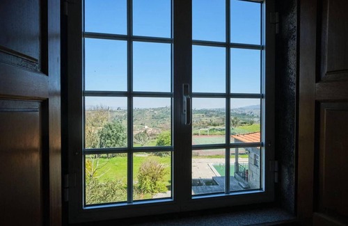 Vila Ruiva Cottage | 19th Centry Farmhouse Getaway - Sleep 12-14 W/pool
