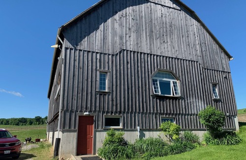 County of Brant House | 19th century farm with 21st century charm