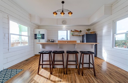 Ferndale House | 19th-century homestead on an organic dairy farm with gorgeous gardens & views
