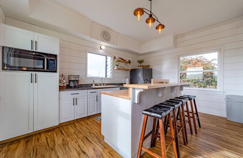 Ferndale House | 19th-century homestead on an organic dairy farm with gorgeous gardens & views