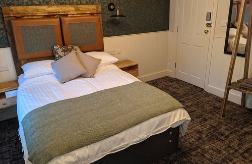 Temple Ewell Hotel | 19th century Inn with luxury accommodation & free breakfast