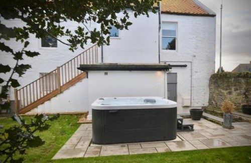 Musselburgh House | 19th Century Luxury Lodge with Hot-Tub