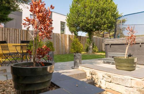 Musselburgh House | 19th Century Luxury Lodge with Hot-Tub