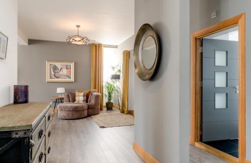 Musselburgh House | 19th Century Luxury Lodge with Hot-Tub