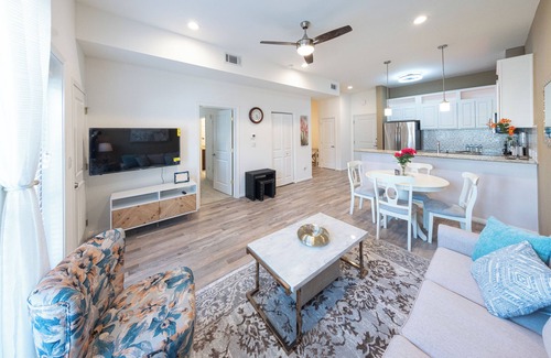 Katy Condo | 1A ~Cozy condo in charming Katy with WiFi, AC