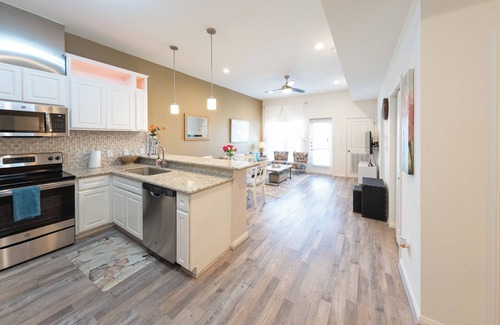Katy Condo | 1A ~Cozy condo in charming Katy with WiFi, AC