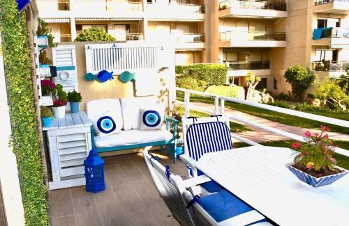 Salou Apartment | 1a. Línea, vistas al mar, acceso directo a playa y piscina