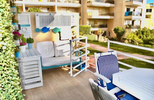 Salou Apartment | 1a. Línea, vistas al mar, acceso directo a playa y piscina