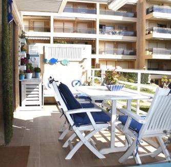 Salou Apartment | 1a. Línea, vistas al mar, acceso directo a playa y piscina