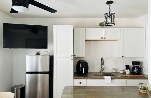 Lauderdale Beach Apartment | 1b/1b Clean Cozy Across the street from the beach