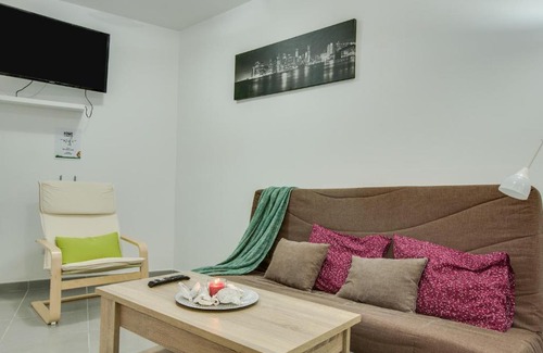 Vecindario Apartment | 1b Srv