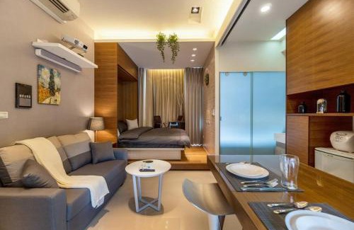 Xinyi Apartment | 1B1b Cinema, Kitchen, Bathtub, Desk, 1.5min to MRT 1房1衛 家庭戲院、廚房、浴缸、書桌，1.5分到市府捷運
