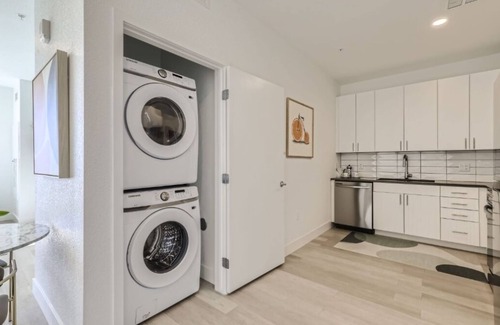 Aurora Apartment | 1B1B New Apt at Stanley