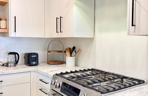 Oak Park Apartment | 1bd/1ba - Perfect downtown location