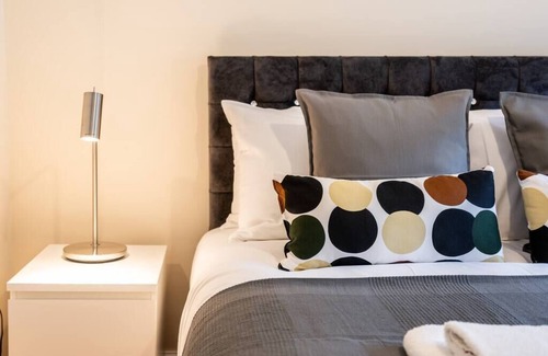 Bush Hill Park Apartment | 1bd Apt for 2 - 4. New flooring & furnishings