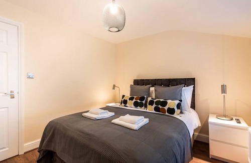 Bush Hill Park Apartment | 1bd Apt for 2 - 4. New flooring & furnishings