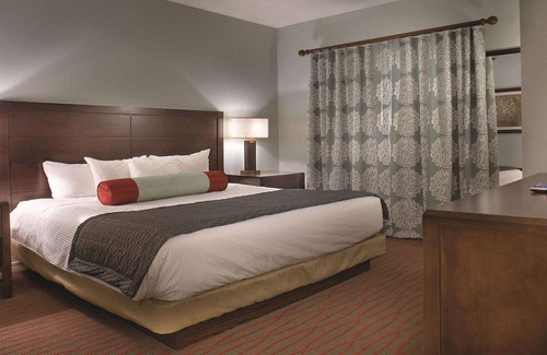 Table Rock Hotel | 1BD Deluxe/Branson - Pools, Gym, BBQ, Game Room!