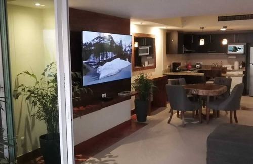 South Hotel Zone Condo | 1bd GrandVenetian Tower 2