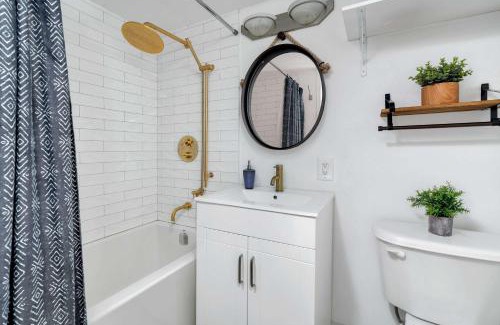 King West Village Apartment | 1BD in Liberty Village beside Lake
