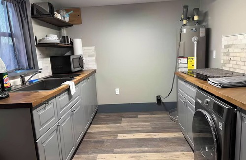 Ira Apartment | 1bd Loft Close to Roscoe /Snyder. Ample parking, Good Wifi, Very Private